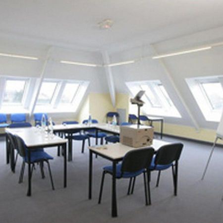 Hostellerie Saint Vincent Beauvais Aeroport Buitenkant foto