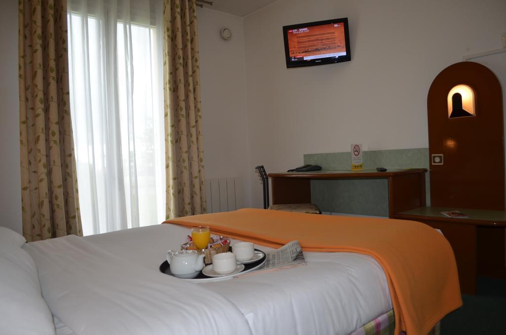 Hostellerie Saint Vincent Beauvais Aeroport Buitenkant foto